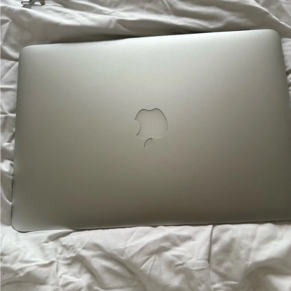 2014 Apple MacBook in Sleek Silver